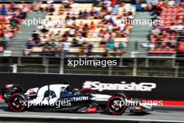 Nyck de Vries (NLD) AlphaTauri AT04. 02.06.2023 Formula 1 World Championship, Rd 8, Spanish Grand Prix, Barcelona, Spain, Practice Day.