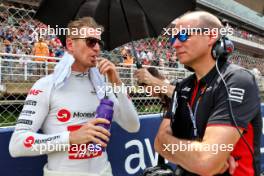 (L to R): Nico Hulkenberg (GER) Haas F1 Team with Gary Gannon (GBR) Haas F1 Team Race Engineer on the grid. 04.06.2023. Formula 1 World Championship, Rd 8, Spanish Grand Prix, Barcelona, Spain, Race Day.