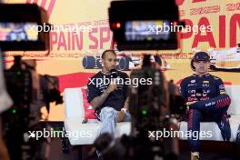 (L to R): Lewis Hamilton (GBR) Mercedes AMG F1; and Max Verstappen (NLD) Red Bull Racing, in the post race FIA Press Conference. 04.06.2023. Formula 1 World Championship, Rd 8, Spanish Grand Prix, Barcelona, Spain, Race Day.