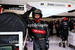 Alfa Romeo F1 Team mechanic. 04.06.2023. Formula 1 World Championship, Rd 8, Spanish Grand Prix, Barcelona, Spain, Race Day.