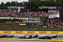 Alexander Albon (THA) Williams Racing FW45 at the start of the race. 04.06.2023. Formula 1 World Championship, Rd 8, Spanish Grand Prix, Barcelona, Spain, Race Day.