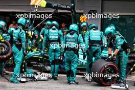 Fernando Alonso (ESP) Aston Martin F1 Team AMR23 makes a pit stop. 04.06.2023. Formula 1 World Championship, Rd 8, Spanish Grand Prix, Barcelona, Spain, Race Day.