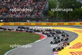 Max Verstappen (NLD) Red Bull Racing RB19 leads at the start of the race. 04.06.2023. Formula 1 World Championship, Rd 8, Spanish Grand Prix, Barcelona, Spain, Race Day.