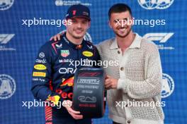 Pole sitter Max Verstappen (NLD) Red Bull Racing receives the Pirelli Pole Position Award from Mason Mount (GBR) Football Player.  03.06.2023. Formula 1 World Championship, Rd 8, Spanish Grand Prix, Barcelona, Spain, Qualifying Day.