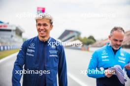 Alexander Albon (THA) Williams Racing walks the circuit with the team. 01.06.2023. Formula 1 World Championship, Rd 8, Spanish Grand Prix, Barcelona, Spain, Preparation Day.
