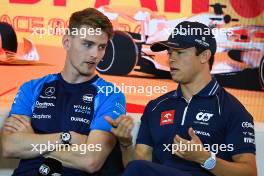(L to R): Logan Sargeant (USA) Williams Racing and Nyck de Vries (NLD) AlphaTauri in the FIA Press Conference. 01.06.2023. Formula 1 World Championship, Rd 8, Spanish Grand Prix, Barcelona, Spain, Preparation Day.
