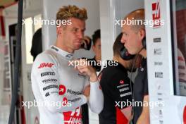 Nico Hulkenberg (GER) Haas F1 Team with Gary Gannon (GBR) Haas F1 Team Race Engineer. 09.07.2023. Formula 1 World Championship, Rd 11, British Grand Prix, Silverstone, England, Race Day.