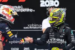 Max Verstappen (NLD), Red Bull Racing and Lewis Hamilton (GBR), Mercedes AMG F1   09.07.2023. Formula 1 World Championship, Rd 11, British Grand Prix, Silverstone, England, Race Day.