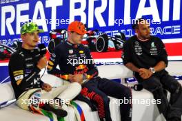 (L to R): Lando Norris (GBR) McLaren; Max Verstappen (NLD) Red Bull Racing; and Lewis Hamilton (GBR) Mercedes AMG F1, in the post race FIA Press Conference. 09.07.2023. Formula 1 World Championship, Rd 11, British Grand Prix, Silverstone, England, Race Day.