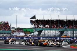 Lando Norris (GBR) McLaren MCL60 leads at the start of the race. 09.07.2023. Formula 1 World Championship, Rd 11, British Grand Prix, Silverstone, England, Race Day.