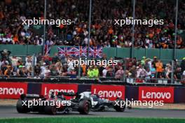 Nyck de Vries (NLD) AlphaTauri AT04 and Zhou Guanyu (CHN) Alfa Romeo F1 Team C43. 09.07.2023. Formula 1 World Championship, Rd 11, British Grand Prix, Silverstone, England, Race Day.