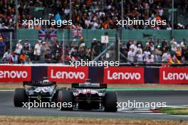 Nyck de Vries (NLD) AlphaTauri AT04 and Zhou Guanyu (CHN) Alfa Romeo F1 Team C43. 09.07.2023. Formula 1 World Championship, Rd 11, British Grand Prix, Silverstone, England, Race Day.