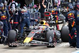 Max Verstappen (NLD) Red Bull Racing RB19 makes a pit stop. 09.07.2023. Formula 1 World Championship, Rd 11, British Grand Prix, Silverstone, England, Race Day.