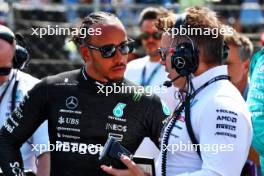 Lewis Hamilton (GBR) Mercedes AMG F1 with Peter Bonnington (GBR) Mercedes AMG F1 Race Engineer on the grid. 23.07.2023. Formula 1 World Championship, Rd 12, Hungarian Grand Prix, Budapest, Hungary, Race Day.