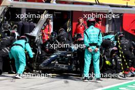 George Russell (GBR) Mercedes AMG F1 W14 makes a pit stop. 23.07.2023. Formula 1 World Championship, Rd 12, Hungarian Grand Prix, Budapest, Hungary, Race Day.