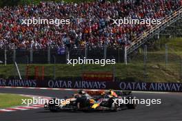 Sergio Perez (MEX) Red Bull Racing RB19 and Oscar Piastri (AUS) McLaren MCL60 battle for position. 23.07.2023. Formula 1 World Championship, Rd 12, Hungarian Grand Prix, Budapest, Hungary, Race Day.