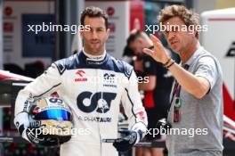 Daniel Ricciardo (AUS), Scuderia Alpha Tauri and Peter Fox (GBR), photograher 20.07.2023. Formula 1 World Championship, Rd 12, Hungarian Grand Prix, Budapest, Hungary, Preparation Day.