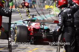 Valtteri Bottas (FIN) Alfa Romeo F1 Team C43 makes a pit stop. 03.09.2023. Formula 1 World Championship, Rd 15, Italian Grand Prix, Monza, Italy, Race Day.