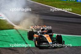 Oscar Piastri (AUS) McLaren MCL60 with a broken front wing. 03.09.2023. Formula 1 World Championship, Rd 15, Italian Grand Prix, Monza, Italy, Race Day.