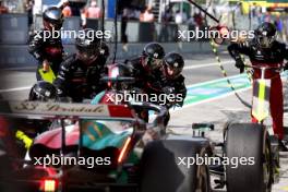 Valtteri Bottas (FIN) Alfa Romeo F1 Team C43 makes a pit stop. 03.09.2023. Formula 1 World Championship, Rd 15, Italian Grand Prix, Monza, Italy, Race Day.