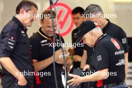 Guenther Steiner (ITA) Haas F1 Team Prinicipal with Gene Haas (USA) Haas Automotion President (Right). 02.09.2023. Formula 1 World Championship, Rd 15, Italian Grand Prix, Monza, Italy, Qualifying Day.