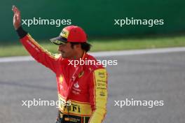 Carlos Sainz Jr (ESP) Ferrari celebrates his pole position in qualifying parc ferme. 02.09.2023. Formula 1 World Championship, Rd 15, Italian Grand Prix, Monza, Italy, Qualifying Day.