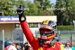 Carlos Sainz Jr (ESP) Ferrari celebrates his pole position in qualifying parc ferme. 02.09.2023. Formula 1 World Championship, Rd 15, Italian Grand Prix, Monza, Italy, Qualifying Day.