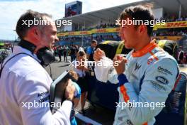 (L to R): James Urwin (GBR) Williams Racing Race Engineer with Alexander Albon (THA) Williams Racing on the grid. 24.09.2023. Formula 1 World Championship, Rd 17, Japanese Grand Prix, Suzuka, Japan, Race Day.