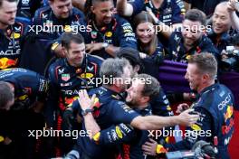 Christian Horner (GBR) Red Bull Racing Team Principal celebrates with the team in parc ferme. 24.09.2023. Formula 1 World Championship, Rd 17, Japanese Grand Prix, Suzuka, Japan, Race Day.