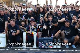 Max Verstappen (NLD) Red Bull Racing RB19 celebrates with the team  with Sergio Perez (MEX) Red Bull Racing RB19 and Christian Horner (GBR) Red Bull Racing Team Principal after winning the 2023 Constructors Championship. 24.09.2023. Formula 1 World Championship, Rd 17, Japanese Grand Prix, Suzuka, Japan, Race Day.