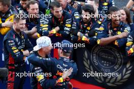 Race winner Max Verstappen (NLD) Red Bull Racing celebrates winning the Constructors' Championship with the team in parc ferme. 24.09.2023. Formula 1 World Championship, Rd 17, Japanese Grand Prix, Suzuka, Japan, Race Day.