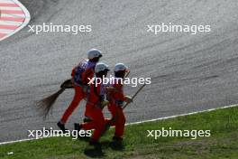 Marshals sweep the circuit. 24.09.2023. Formula 1 World Championship, Rd 17, Japanese Grand Prix, Suzuka, Japan, Race Day.