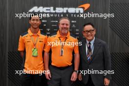 (L to R): Ryo Hirakawa (JPN) McLaren Reserve Driver with Zak Brown (USA) McLaren Executive Director and Akio Toyoda (JPN) President Toyota Motor Corporation. 23.09.2023. Formula 1 World Championship, Rd 17, Japanese Grand Prix, Suzuka, Japan, Qualifying Day.
