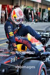 Pole sitter Max Verstappen (NLD) Red Bull Racing RB19 in qualifying parc ferme. 23.09.2023. Formula 1 World Championship, Rd 17, Japanese Grand Prix, Suzuka, Japan, Qualifying Day.