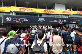 Circuit atmosphere - fans outside the Alpine F1 Team garage. 21.09.2023. Formula 1 World Championship, Rd 17, Japanese Grand Prix, Suzuka, Japan, Preparation Day.