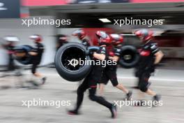 Alfa Romeo F1 Team practices a pit stop. 21.09.2023. Formula 1 World Championship, Rd 17, Japanese Grand Prix, Suzuka, Japan, Preparation Day.