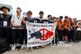 Circuit atmosphere - Red Bull fans in the pits. 21.09.2023. Formula 1 World Championship, Rd 17, Japanese Grand Prix, Suzuka, Japan, Preparation Day.