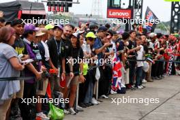 Circuit atmosphere - fans in the pits. 21.09.2023. Formula 1 World Championship, Rd 17, Japanese Grand Prix, Suzuka, Japan, Preparation Day.