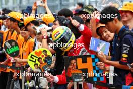 Circuit atmosphere - Ayrton Senna fan in the pits. 21.09.2023. Formula 1 World Championship, Rd 17, Japanese Grand Prix, Suzuka, Japan, Preparation Day.