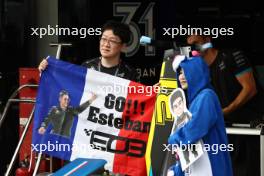 Circuit atmosphere - Esteban Ocon (FRA) Alpine F1 Team fans in the pits. 21.09.2023. Formula 1 World Championship, Rd 17, Japanese Grand Prix, Suzuka, Japan, Preparation Day.