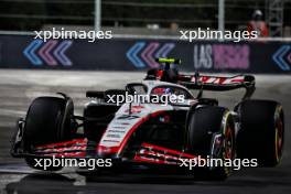 Nico Hulkenberg (GER) Haas VF-23. 17.11.2023. Formula 1 World Championship, Rd 22, Las Vegas Grand Prix, Las Vegas, Nevada, USA, Qualifying Day.