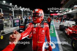Carlos Sainz Jr (ESP) Ferrari celebrates his second position in qualifying parc ferme. 17.11.2023. Formula 1 World Championship, Rd 22, Las Vegas Grand Prix, Las Vegas, Nevada, USA, Qualifying Day.