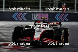 Nico Hulkenberg (GER) Haas VF-23. 17.11.2023. Formula 1 World Championship, Rd 22, Las Vegas Grand Prix, Las Vegas, Nevada, USA, Qualifying Day.