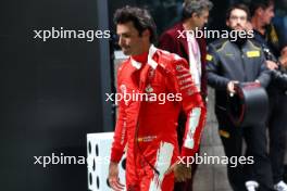 Carlos Sainz Jr (ESP) Ferrari in qualifying parc ferme. 17.11.2023. Formula 1 World Championship, Rd 22, Las Vegas Grand Prix, Las Vegas, Nevada, USA, Qualifying Day.