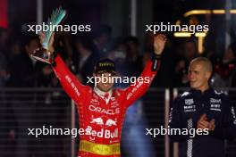 Sergio Perez (MEX) Red Bull Racing celebrates his third position on the podium. 18.11.2023. Formula 1 World Championship, Rd 22, Las Vegas Grand Prix, Las Vegas, Nevada, USA, Race Day.