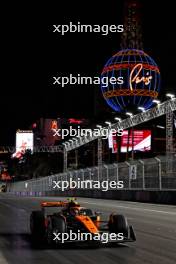 Lando Norris (GBR) McLaren MCL60. 18.11.2023. Formula 1 World Championship, Rd 22, Las Vegas Grand Prix, Las Vegas, Nevada, USA, Race Day.