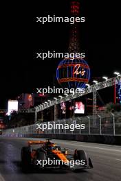 Oscar Piastri (AUS) McLaren MCL60. 18.11.2023. Formula 1 World Championship, Rd 22, Las Vegas Grand Prix, Las Vegas, Nevada, USA, Race Day.