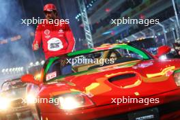 Carlos Sainz Jr (ESP) Ferrari on the drivers' parade. 18.11.2023. Formula 1 World Championship, Rd 22, Las Vegas Grand Prix, Las Vegas, Nevada, USA, Race Day.