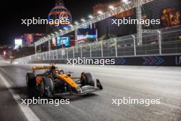 Lando Norris (GBR) McLaren MCL60. 16.11.2023. Formula 1 World Championship, Rd 22, Las Vegas Grand Prix, Las Vegas, Nevada, USA, Practice Day.