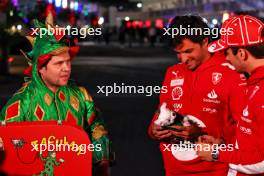 (L to R): Carlos Sainz Jr (ESP) Ferrari and Charles Leclerc (MON) Ferrari. 15.11.2023. Formula 1 World Championship, Rd 22, Las Vegas Grand Prix, Las Vegas, Nevada, USA, Preparation Day.